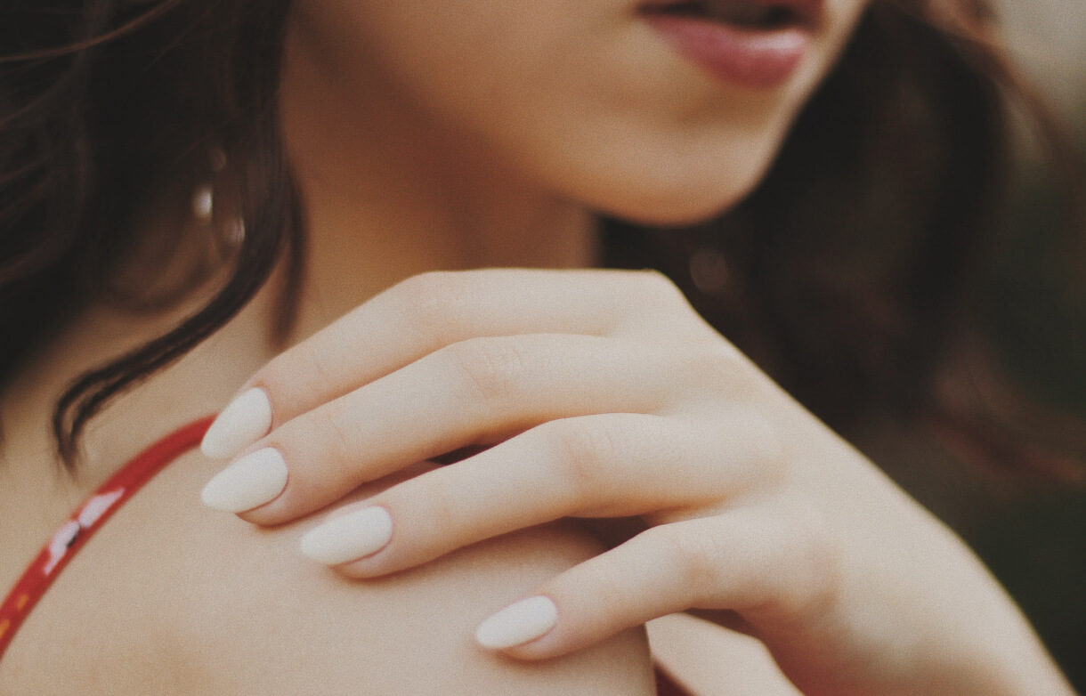 A nude gel nail polish gives nails a perfectly natural and shiny look